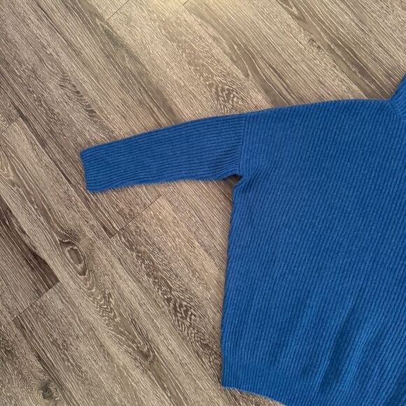 Kinross Cashmere Blue Sweater - Picture 4 of 10